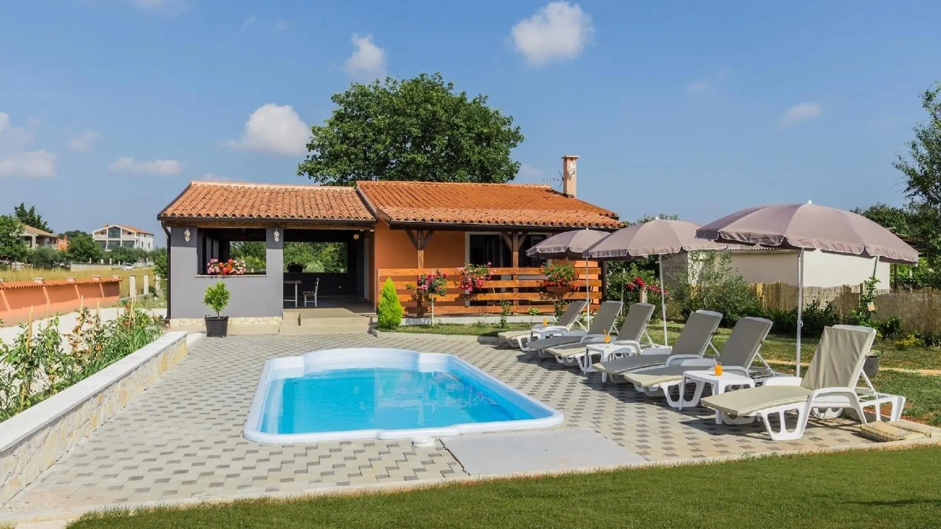 Ferienhaus Mit Privatpool Fuer 6 Personen Ca 90 Qm In Pula, Istrien Istrische Riviera location